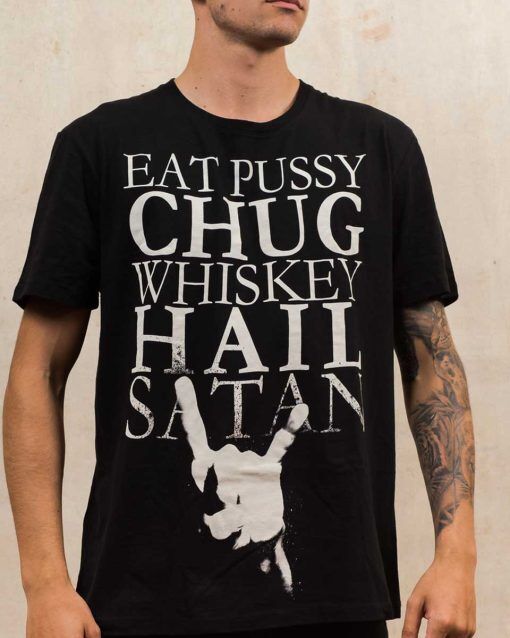 T-shirt Svart Darkside Chug Whiskey Hail Satan (Storlek: XL)